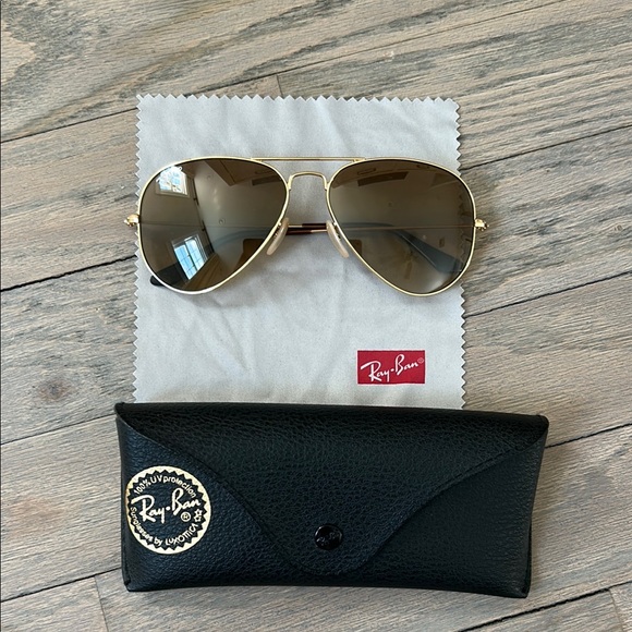 Ray-Ban Gold Aviator Sunglasses - Picture 1 of 2
